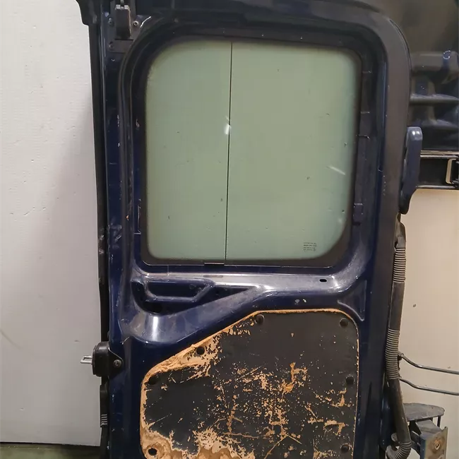 Porta carico posteriore a battente sinistra Vetrata