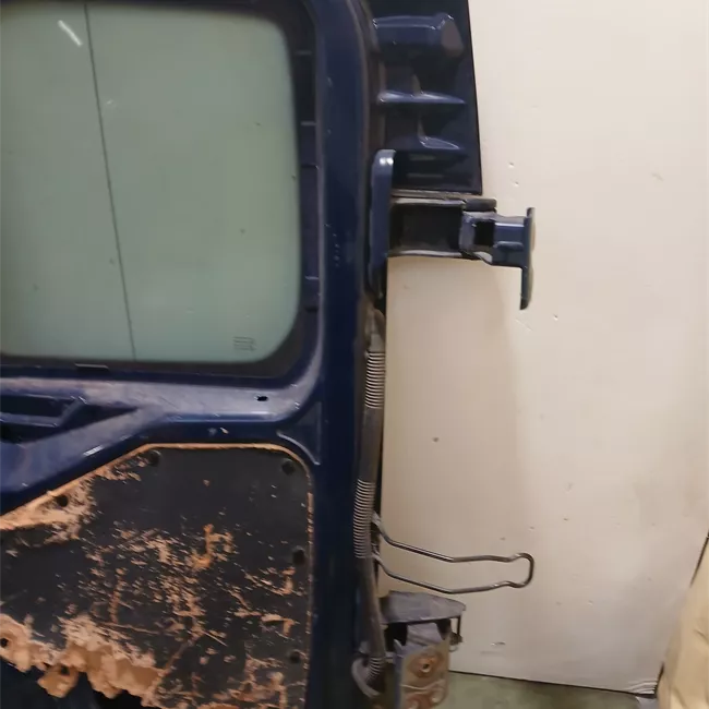 Porta carico posteriore a battente sinistra Vetrata