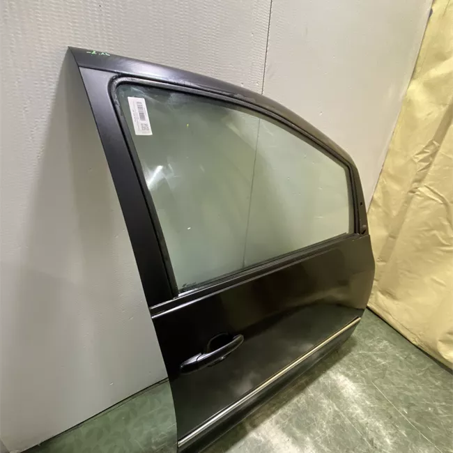 Porta anteriore destra