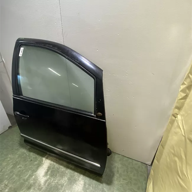 Porta anteriore destra