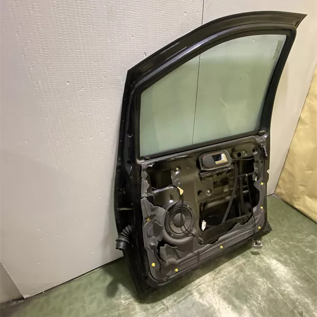 Porta anteriore destra