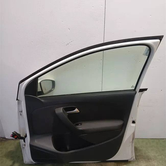 Porta anteriore destra