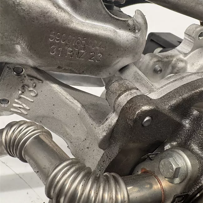 Turbocompressore con collettore scarico