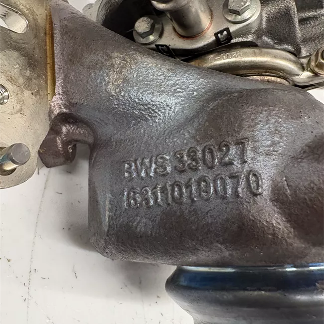 Turbocompressore con collettore scarico