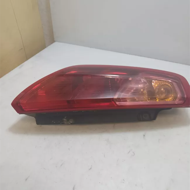 Fanale posteriore sinistro