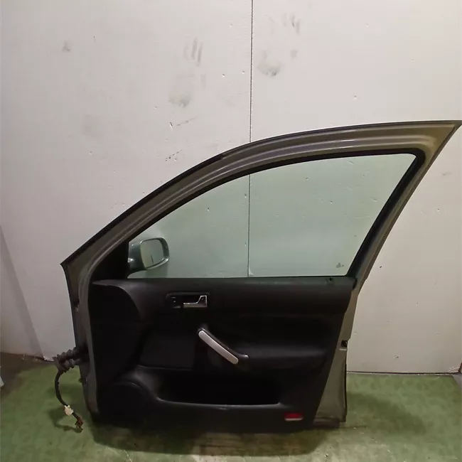 Porta anteriore destra