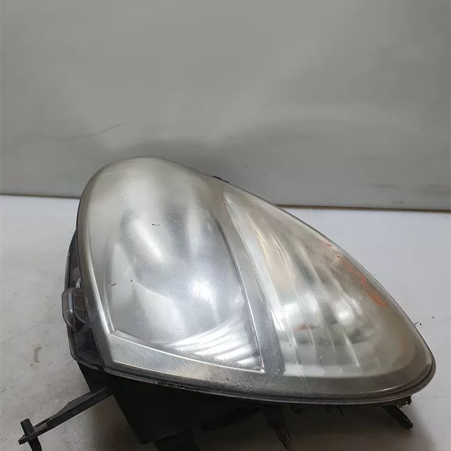 Proiettore sinistro Faro 02