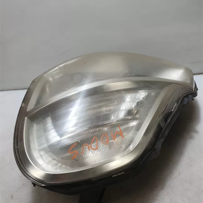 Proiettore sinistro Faro 02