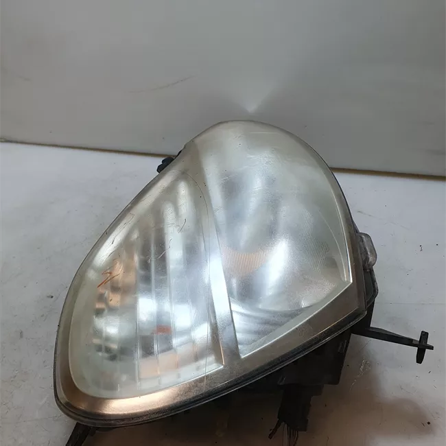 Proiettore destro Faro 02