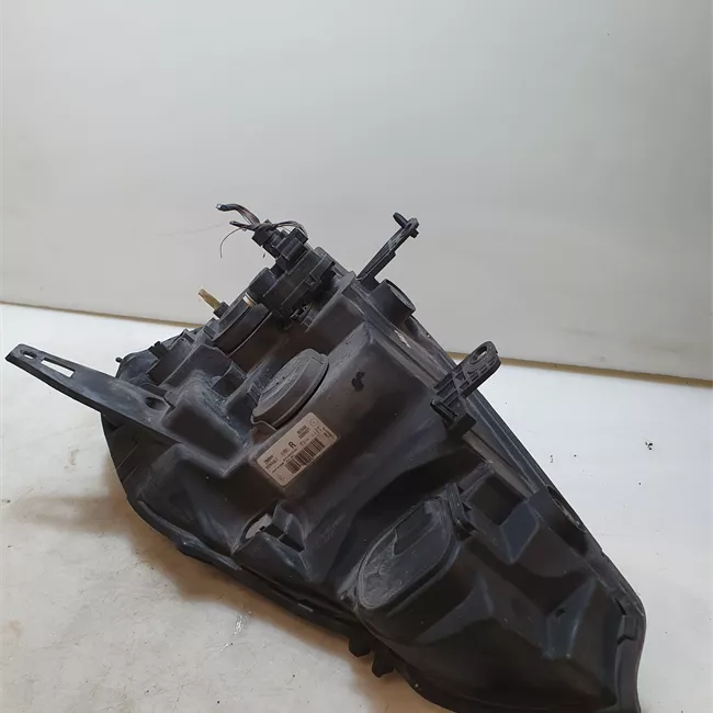 Proiettore destro Faro 02