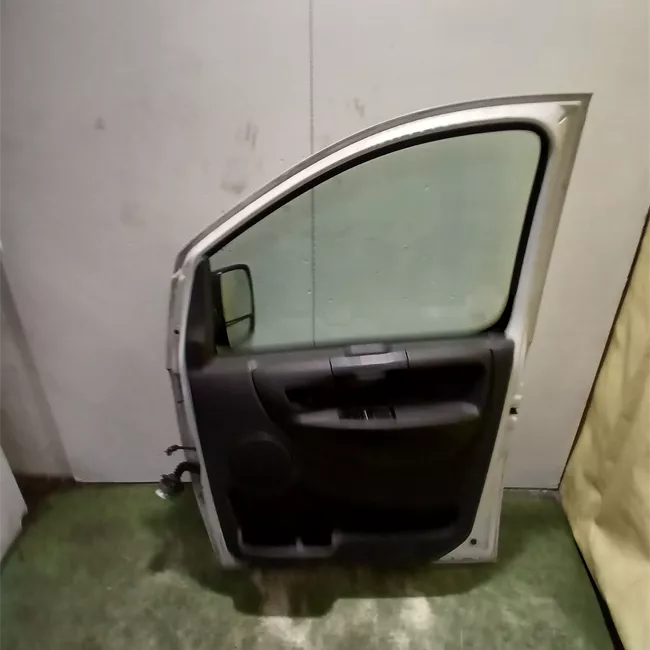 Porta anteriore destra