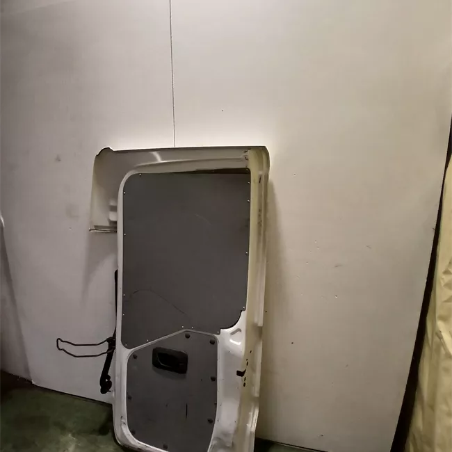 Porta carico posteriore a battente destra