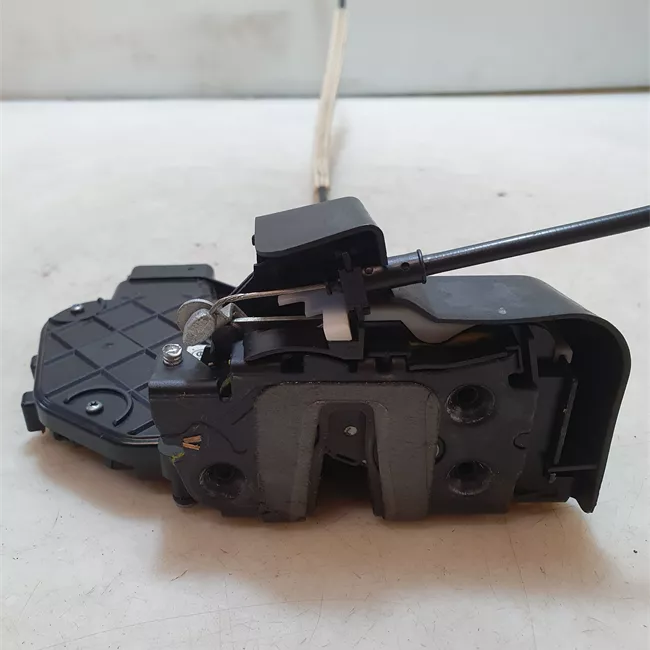 Serratura porta posteriore sinistra con dispositivo antifurto