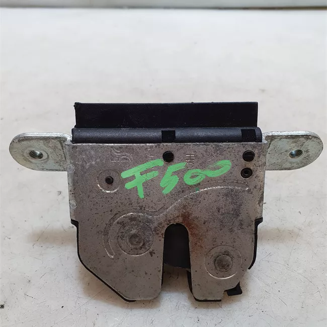 Serratura portello posteriore con aggancio