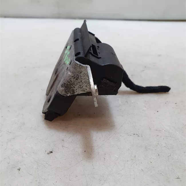 Serratura portello posteriore con aggancio