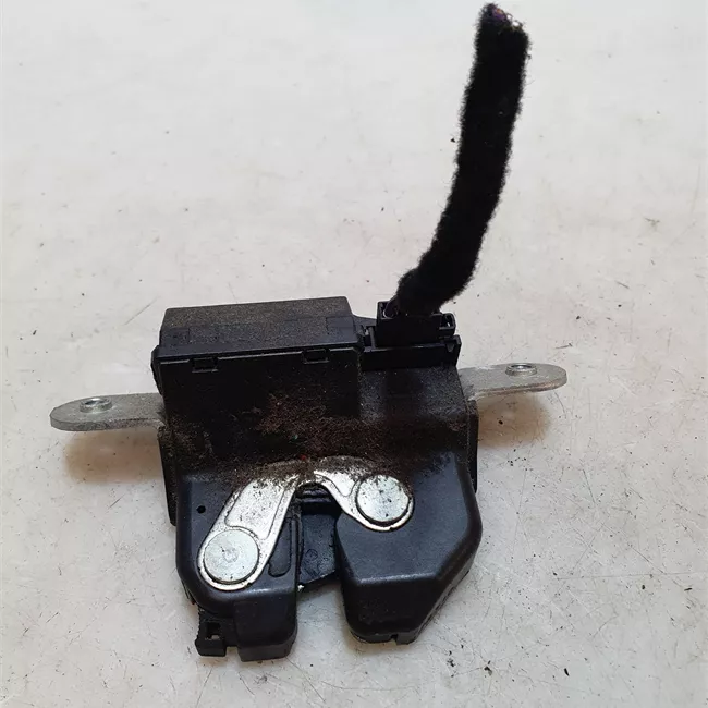 Serratura portello posteriore con aggancio