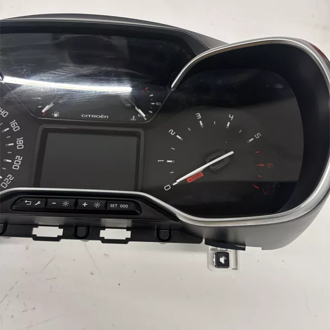 Quadro strumenti completo con quadro stumenti LCD