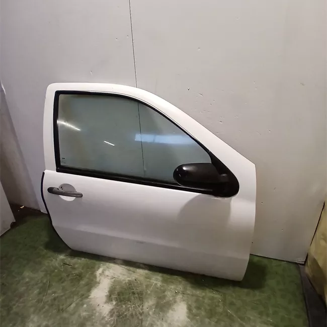 Porta anteriore destra