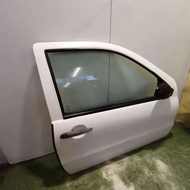 Porta anteriore destra