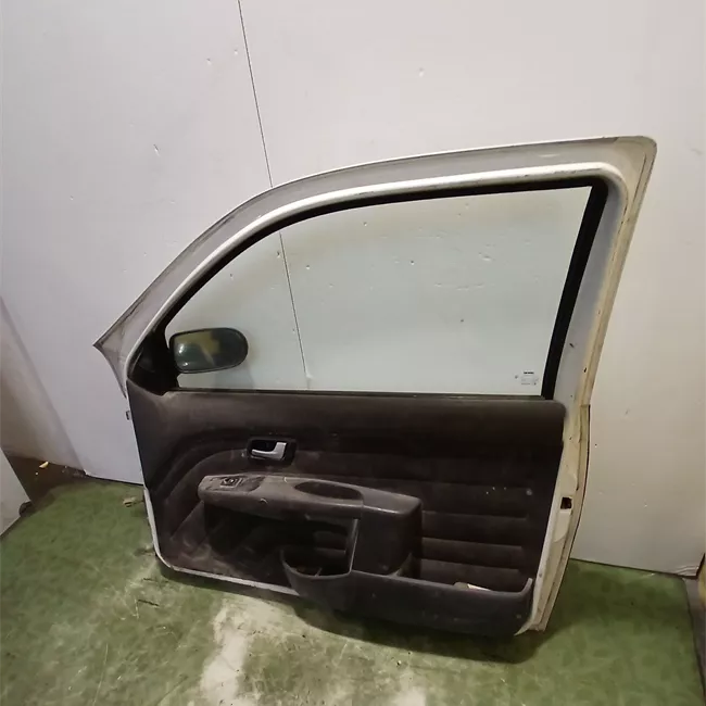 Porta anteriore destra