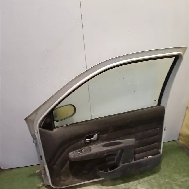 Porta anteriore destra