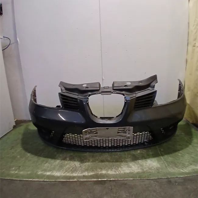 Paraurti anteriore con lavafari