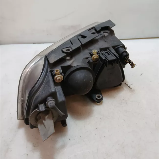 Proiettore con regolatore altezza sinistro