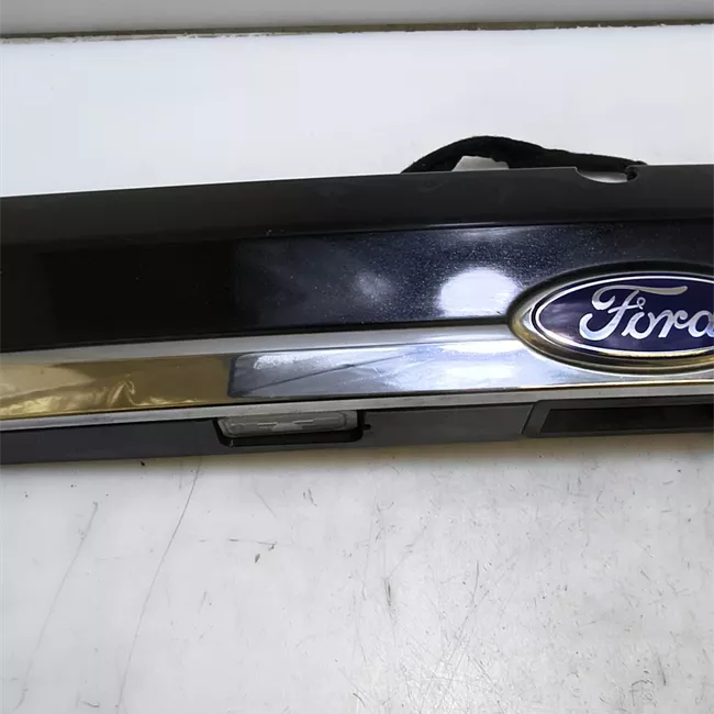 Maniglia portello posteriore con cromatura nero panther metallizzato