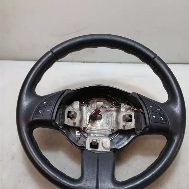 Volante con comandi al volante nero