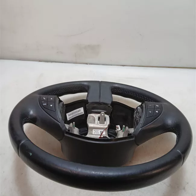 Volante con comandi al volante nero