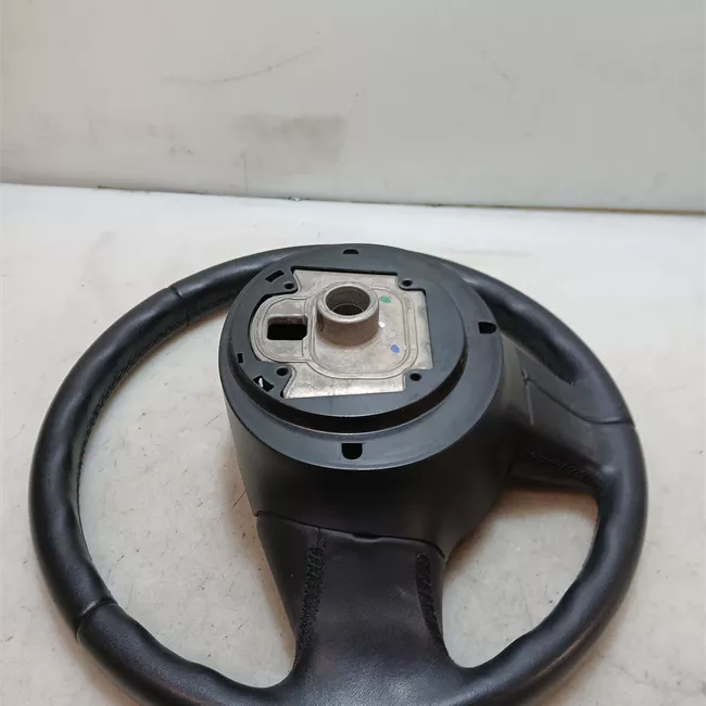 Volante con comandi al volante nero