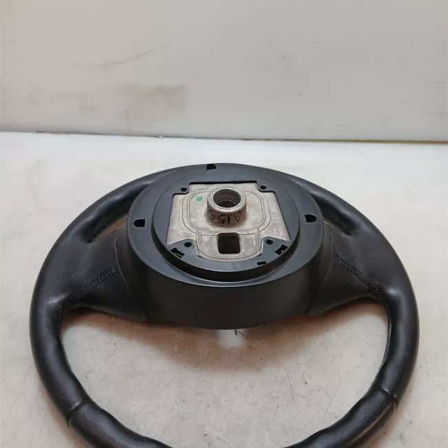 Volante con comandi al volante nero