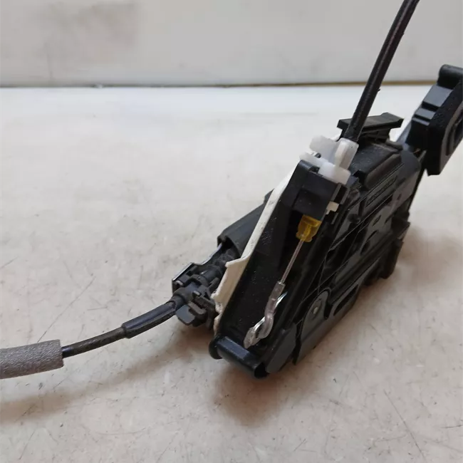 Serratura porta anteriore destra con dispositivo SAFE