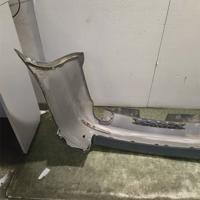 Paraurti posteriore con sensori parcheggio