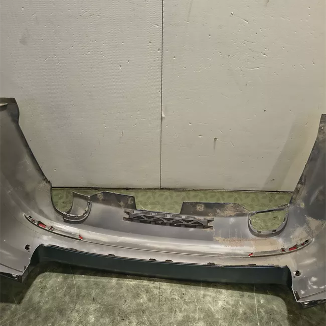 Paraurti posteriore con sensori parcheggio