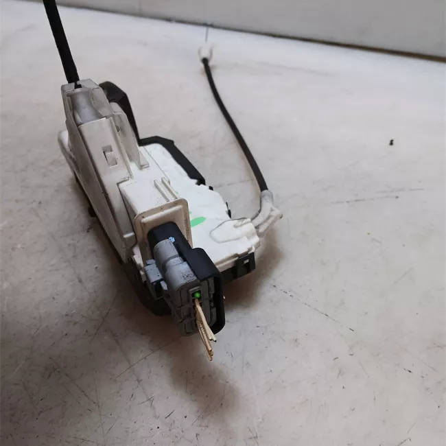 Serratura porta anteriore sinistra