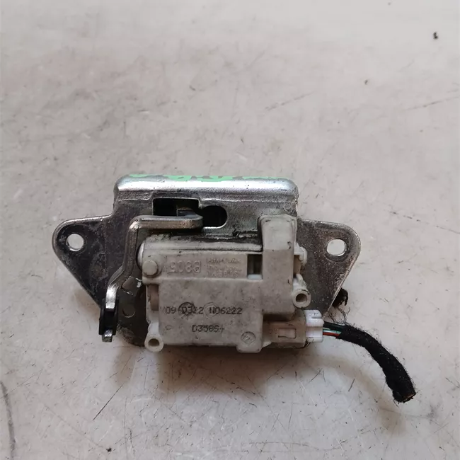 Serratura chiusura centralizzata portello posteriore