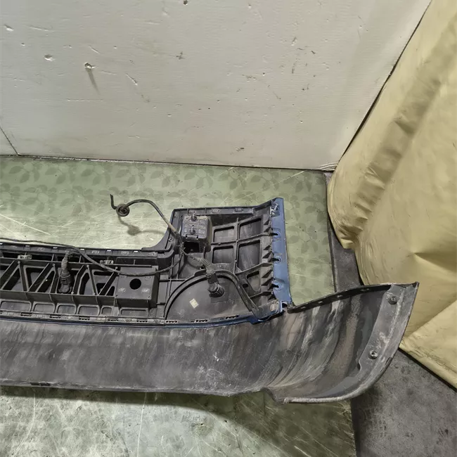 Paraurti posteriore con sensori parcheggio