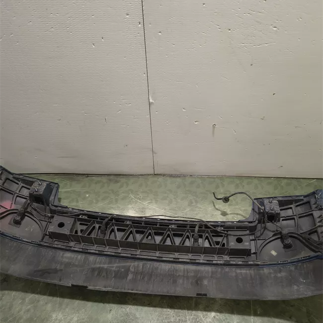 Paraurti posteriore con sensori parcheggio