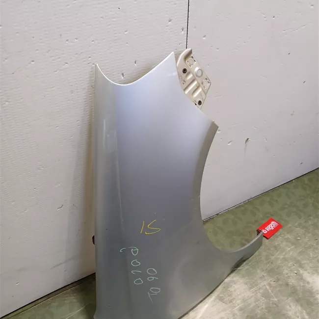 Parafango anteriore destro