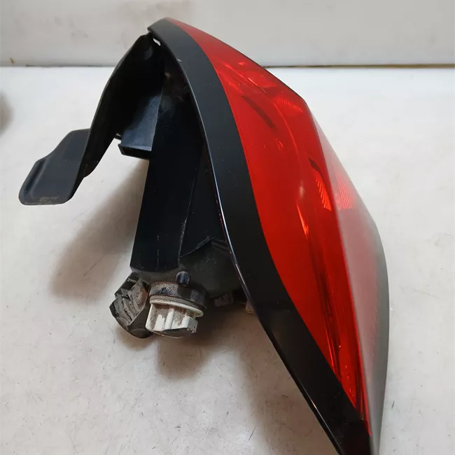 Fanale posteriore parte esterno sinistro