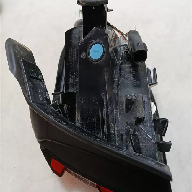 Fanale posteriore parte esterno sinistro