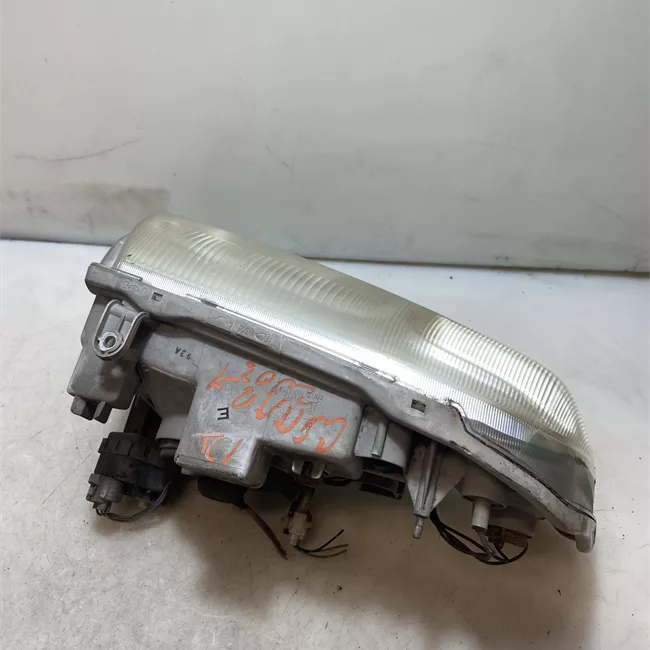 Proiettore con regolatore altezza destro