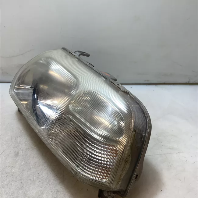 Proiettore con regolatore altezza sinistro