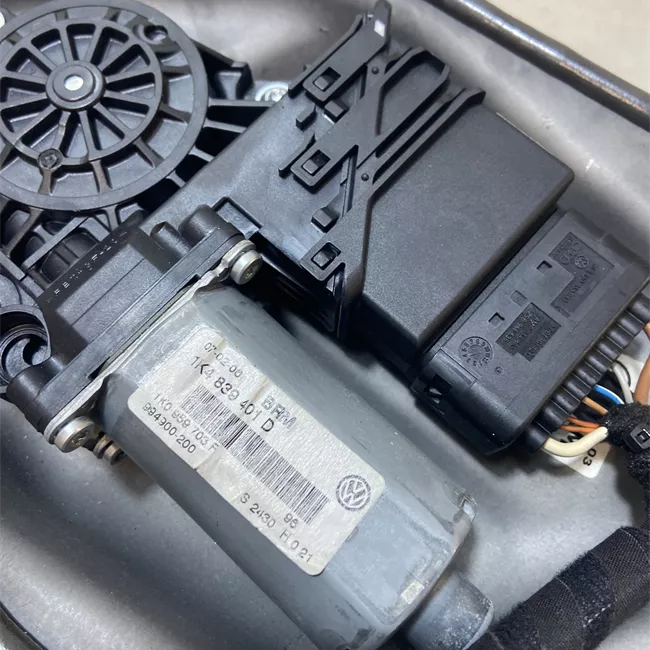 Alzacristallo elettrico porta posteriore sinistro