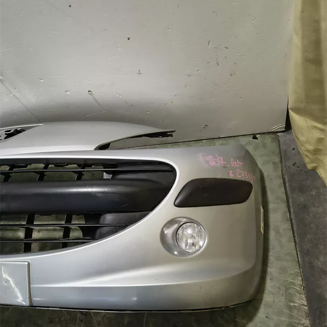 Paraurti anteriore con primer