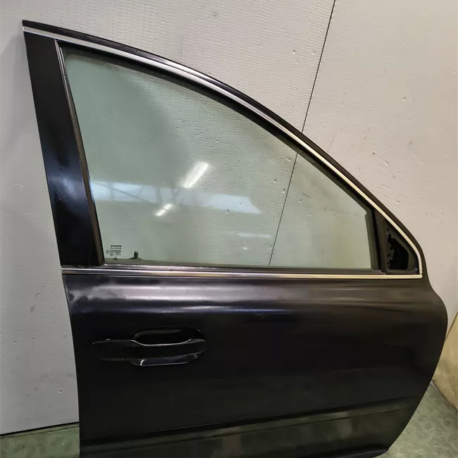 Porta anteriore destra