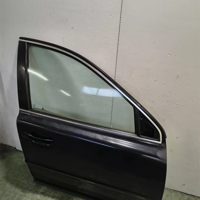 Porta anteriore destra