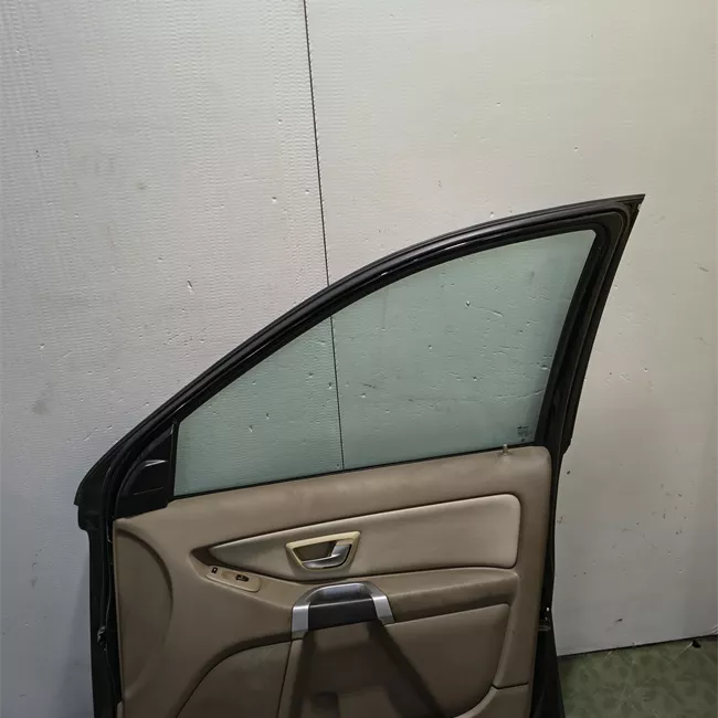 Porta anteriore destra