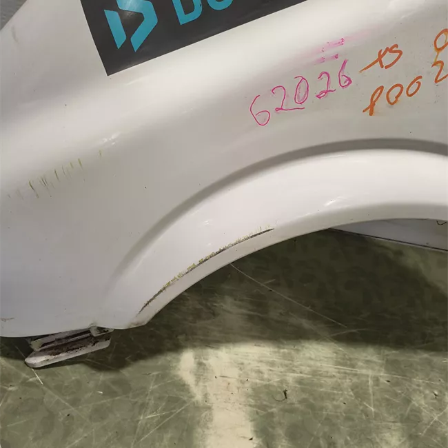 Parafango anteriore sinistro